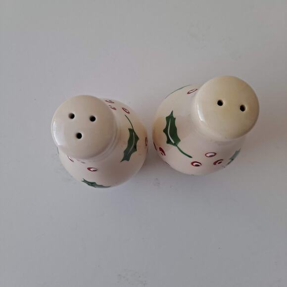 Vintage Ceramic Holly Leaf Berries Christmas Holiday Salt & Pepper Shakers Set - Picture 4 of 5